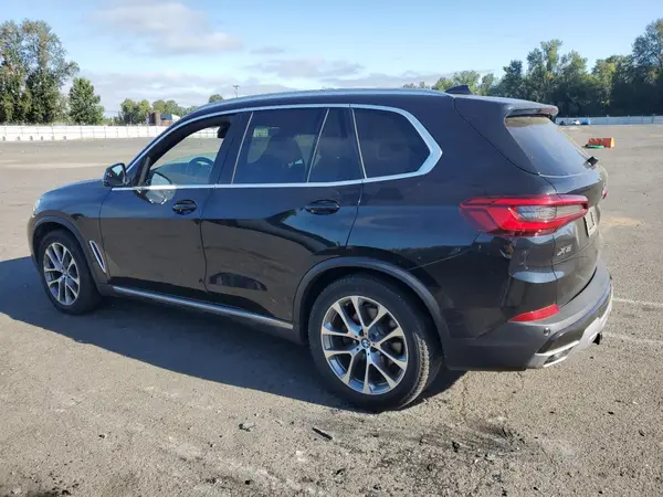 5UXCR6C55KLL11405 2019 BMW X5 - Image 2