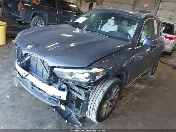 5UXCR6C55KLL21237 2019 BMW X5 - Image 2