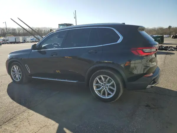 5UXCR6C55KLL26695 2019 BMW X5 - Image 2