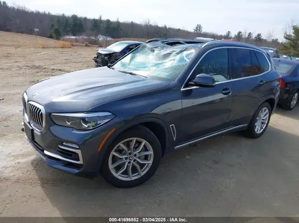 5UXCR6C55KLL27667 2019 BMW X5 - Image 2