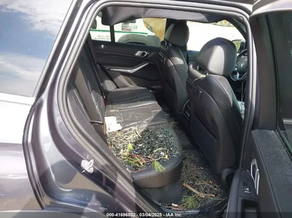 5UXCR6C55KLL27667 2019 BMW X5 - Image 8