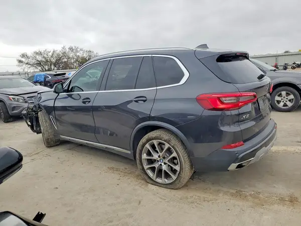 5UXCR6C55KLL35705 2019 BMW X5 - Image 2