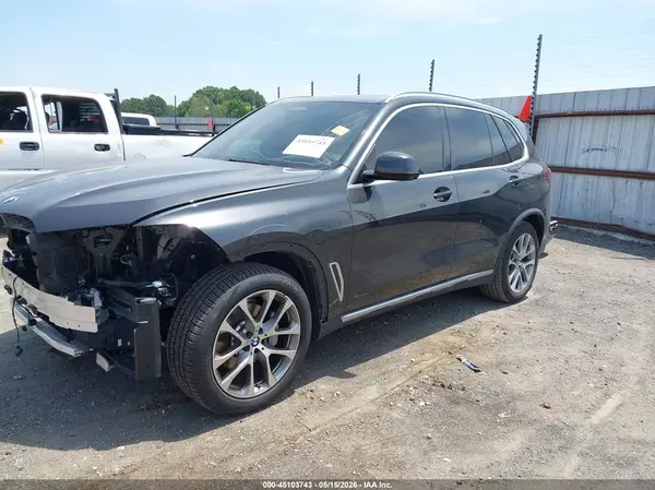 5UXCR6C55KLL38877 2019 BMW X5 - Image 2