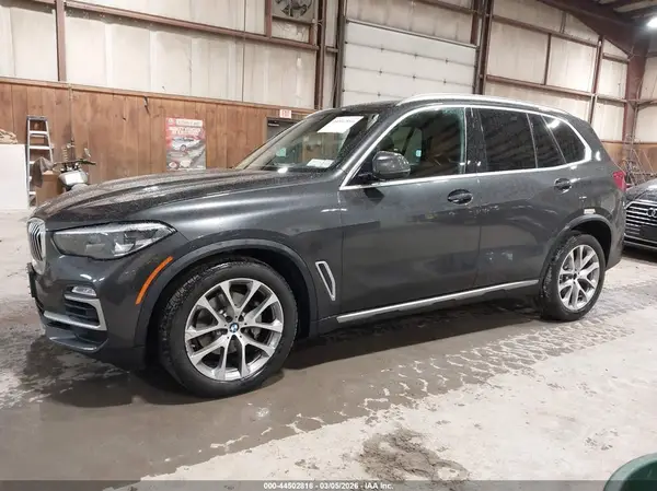 5UXCR6C55KLL40659 2019 BMW X5 - Image 2