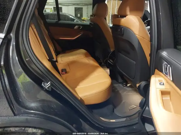 5UXCR6C55KLL40659 2019 BMW X5 - Image 8