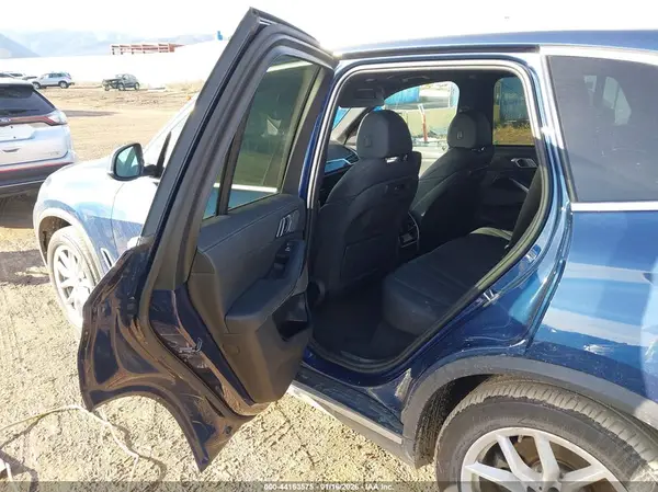 5UXCR6C55KLL61110 2019 BMW X5 - Image 8