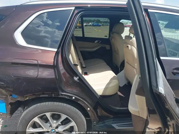 5UXCR6C55KLL63519 2019 BMW X5 - Image 8