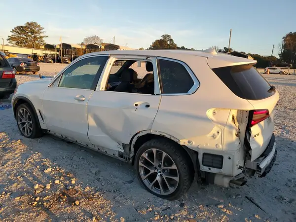 5UXCR6C56KLK79340 2019 BMW X5 - Image 2