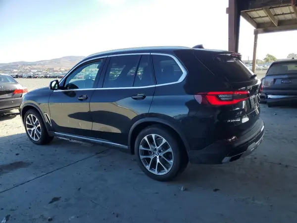 5UXCR6C56KLK80228 2019 BMW X5 - Image 2