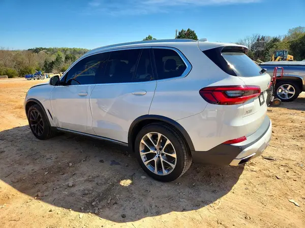 5UXCR6C56KLK81038 2019 BMW X5 - Image 2