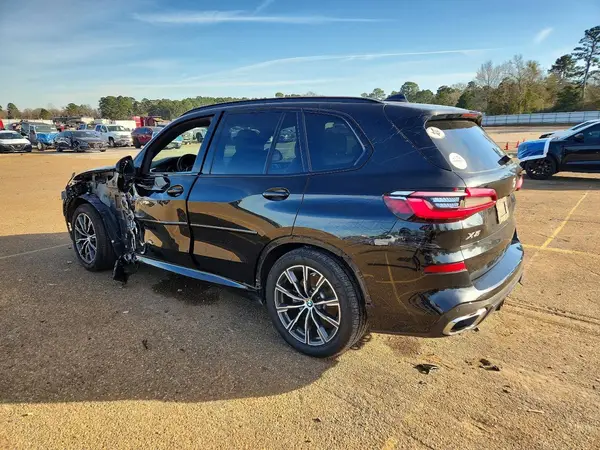 5UXCR6C56KLK82075 2019 BMW X5 - Image 2