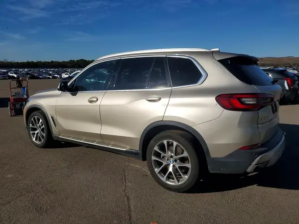 5UXCR6C56KLL03491 2019 BMW X5 - Image 2