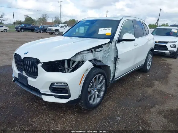 5UXCR6C56KLL09923 2019 BMW X5 - Image 2