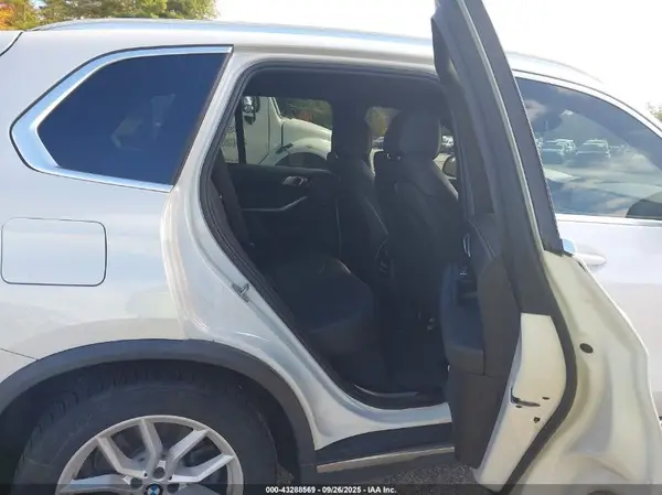5UXCR6C56KLL11638 2019 BMW X5 - Image 8