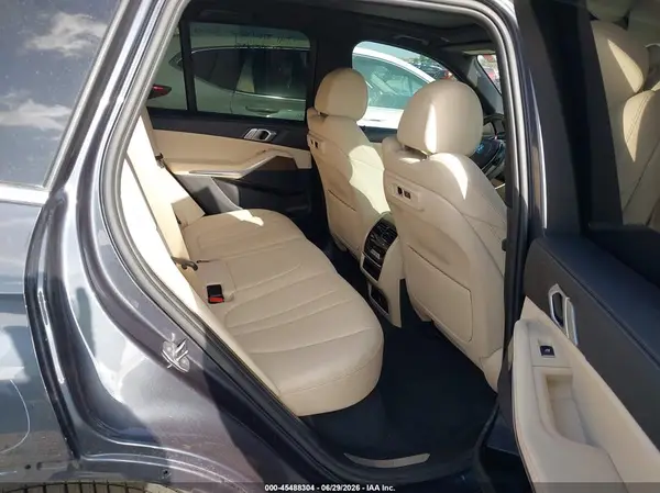 5UXCR6C56KLL11848 2019 BMW X5 - Image 8