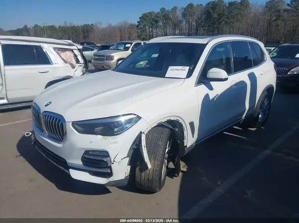 5UXCR6C56KLL13907 2019 BMW X5 - Image 2