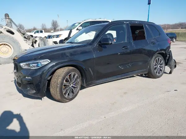 5UXCR6C56KLL25068 2019 BMW X5 - Image 2