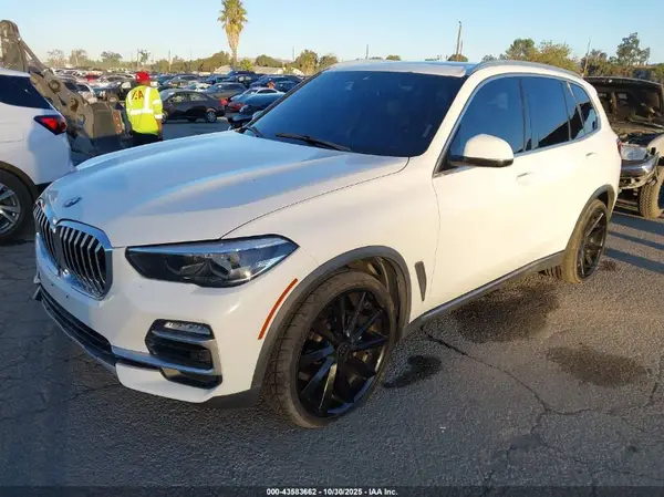 5UXCR6C56KLL25913 2019 BMW X5 - Image 2