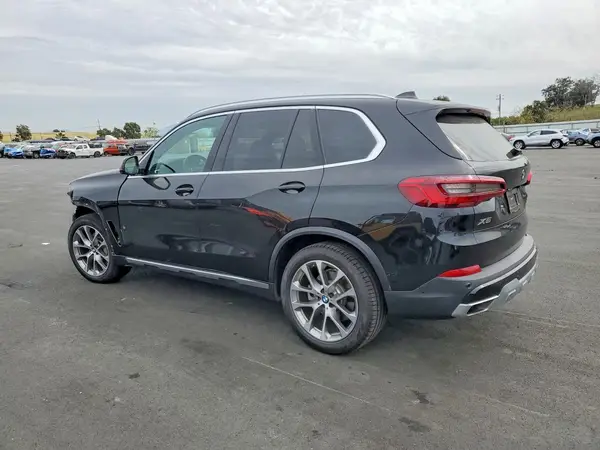 5UXCR6C56KLL35776 2019 BMW X5 - Image 2
