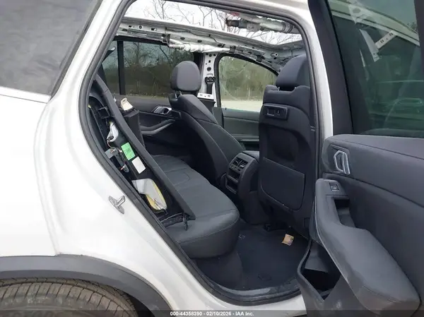 5UXCR6C56KLL36605 2019 BMW X5 - Image 8