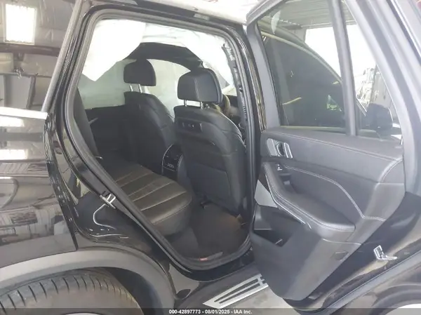 5UXCR6C56KLL40721 2019 BMW X5 - Image 8
