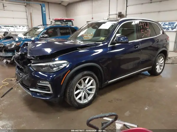 5UXCR6C56KLL52268 2019 BMW X5 - Image 2