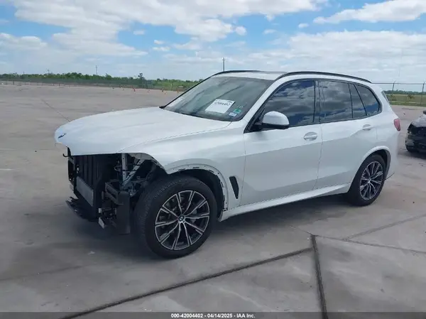 5UXCR6C56KLL52965 2019 BMW X5 - Image 2