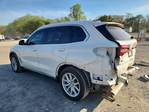 5UXCR6C57KLK83770 2019 BMW X5 - Image 2
