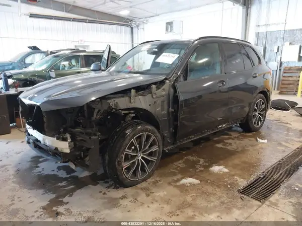 5UXCR6C57KLL02303 2019 BMW X5 - Image 2
