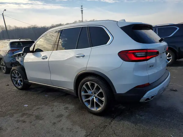 5UXCR6C57KLL07307 2019 BMW X5 - Image 2