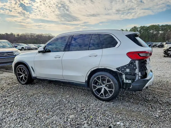 5UXCR6C57KLL08683 2019 BMW X5 - Image 2