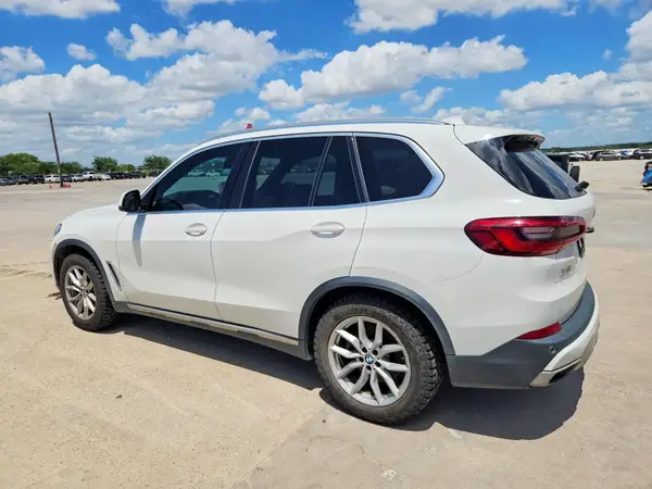 5UXCR6C57KLL08747 2019 BMW X5 - Image 2