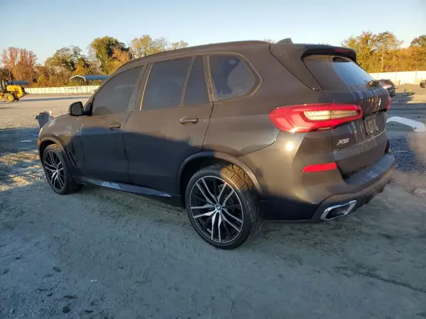 5UXCR6C57KLL12944 2019 BMW X5 - Image 2
