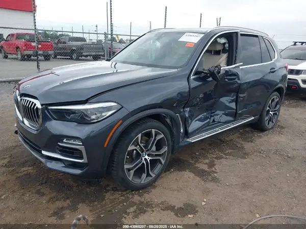 5UXCR6C57KLL13110 2019 BMW X5 - Image 2