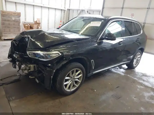 5UXCR6C57KLL13463 2019 BMW X5 - Image 2