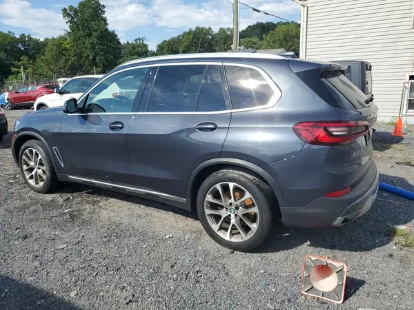 5UXCR6C57KLL13673 2019 BMW X5 - Image 2