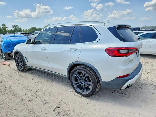 5UXCR6C57KLL13866 2019 BMW X5 - Image 2