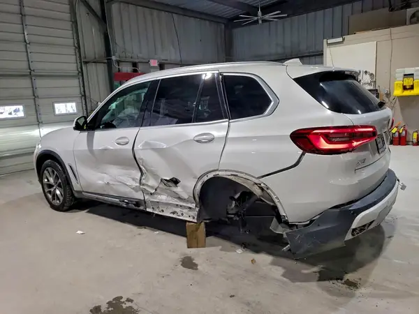 5UXCR6C57KLL21272 2019 BMW X5 - Image 2