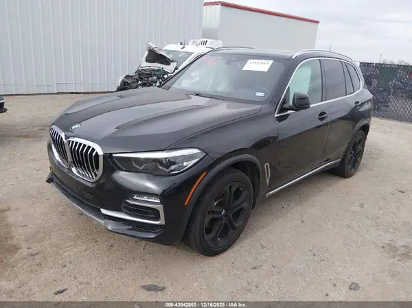 5UXCR6C57KLL23927 2019 BMW X5 - Image 2