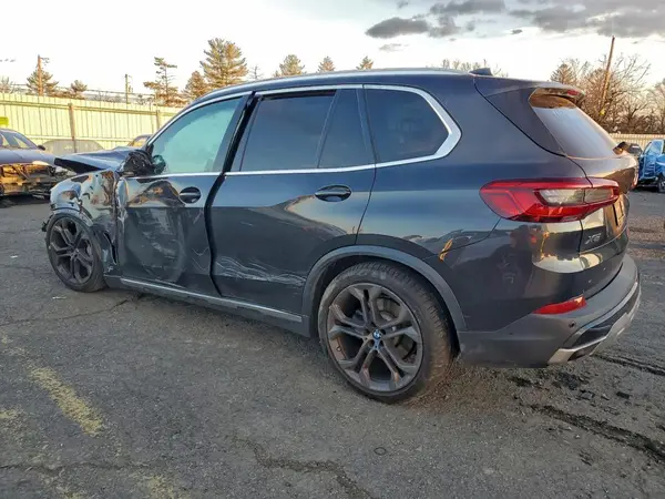 5UXCR6C57KLL24558 2019 BMW X5 - Image 2