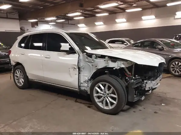 5UXCR6C57KLL24723 2019 BMW X5 - Image 1