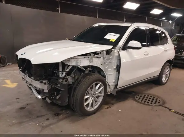 5UXCR6C57KLL24723 2019 BMW X5 - Image 2