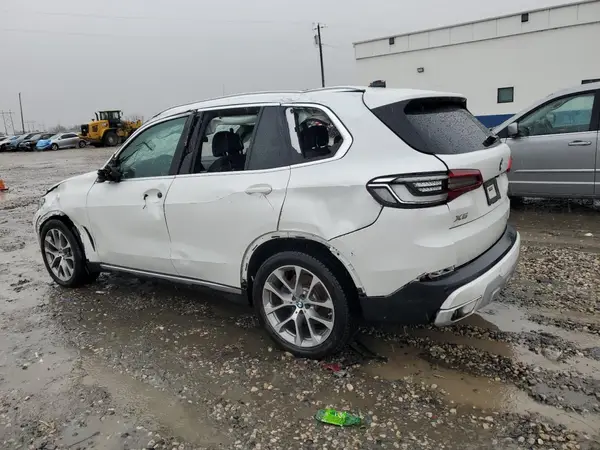 5UXCR6C57KLL25581 2019 BMW X5 - Image 2