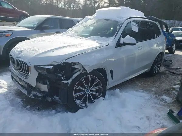 5UXCR6C57KLL35592 2019 BMW X5 - Image 2