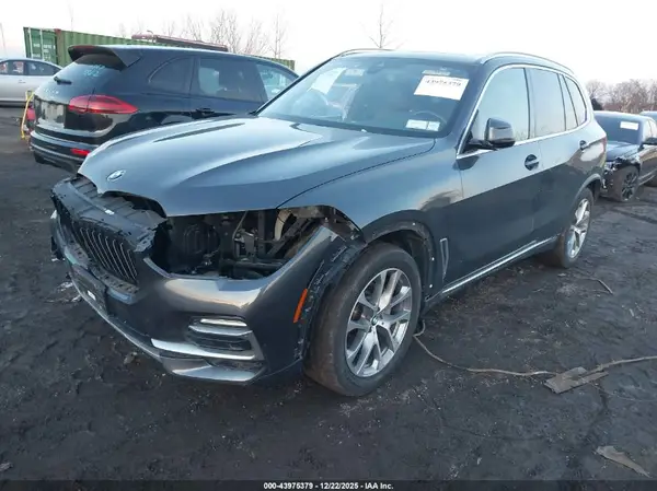 5UXCR6C57KLL51582 2019 BMW X5 - Image 2