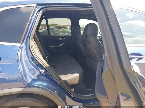 5UXCR6C57KLL51971 2019 BMW X5 - Image 8