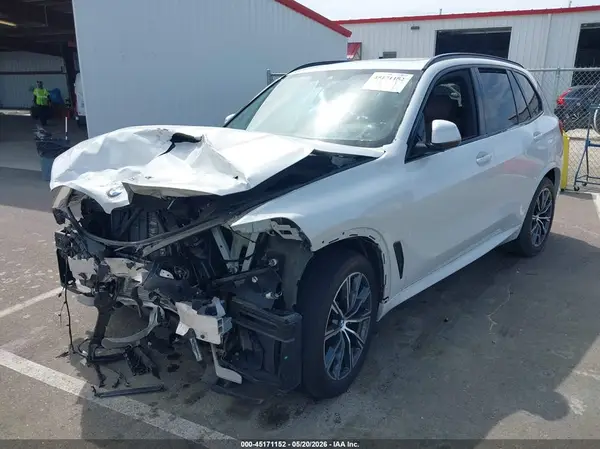 5UXCR6C57KLL60637 2019 BMW X5 - Image 2