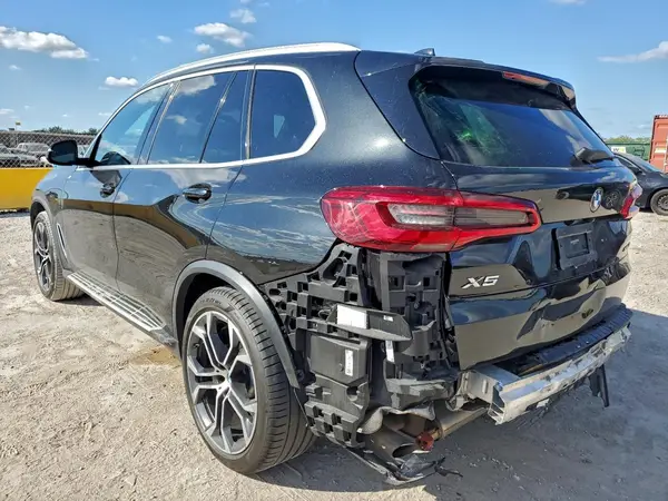 5UXCR6C57KLL63411 2019 BMW X5 - Image 2
