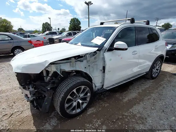 5UXCR6C58KLK87066 2019 BMW X5 - Image 2