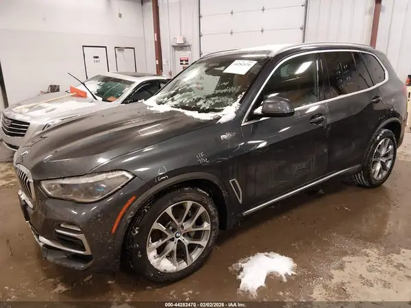 5UXCR6C58KLL02648 2019 BMW X5 - Image 2